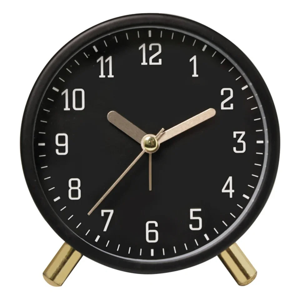 Scandinavian Silent Table Clock with Metal Frame and Analog Display