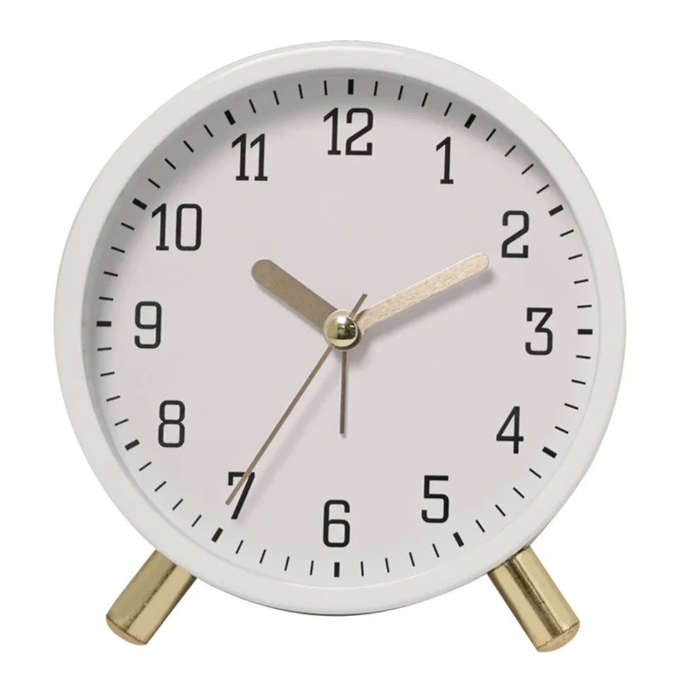 Scandinavian Silent Table Clock with Metal Frame and Analog Display