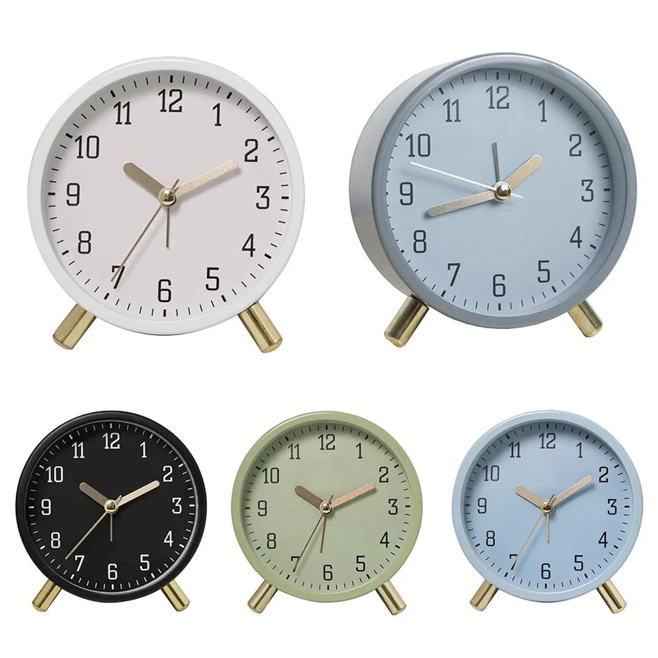 Scandinavian Silent Table Clock with Metal Frame and Analog Display