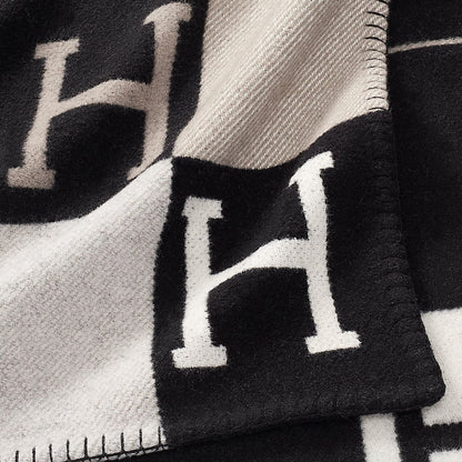 Chic Wool Cashmere Blanket - Isabelle